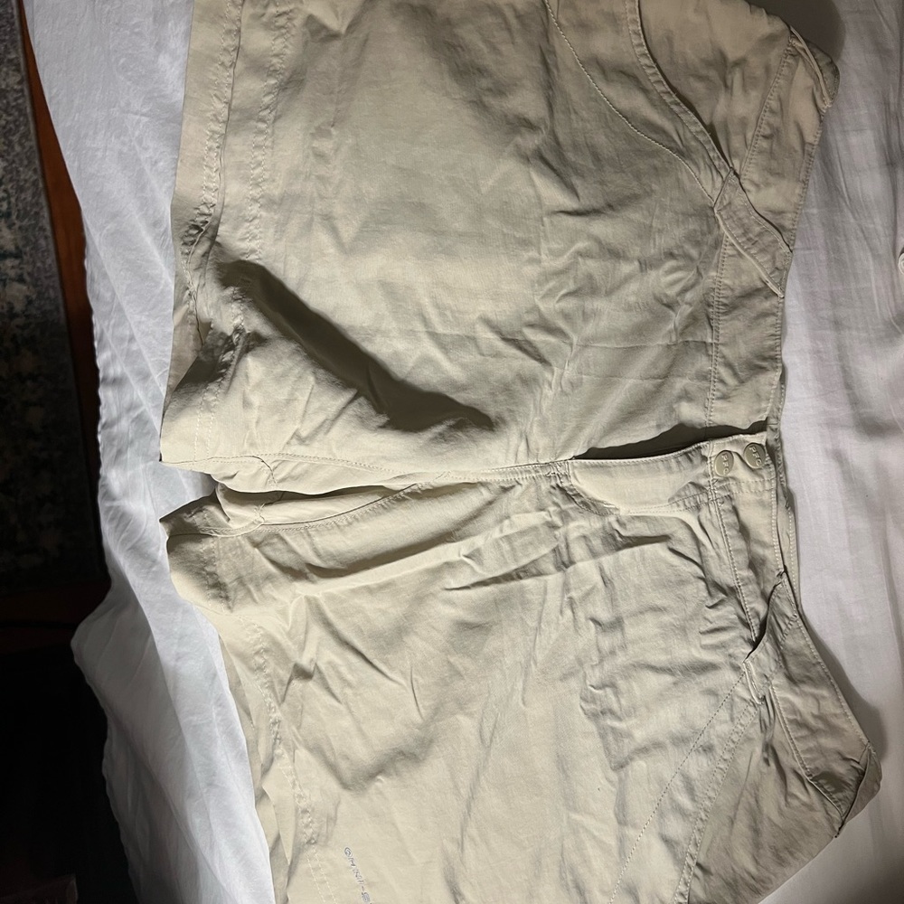 NWOT Columbia shorts XL